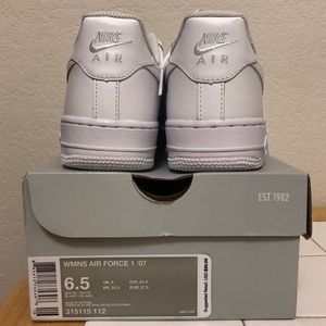 Women’s Nike Air Force 1 ‘07